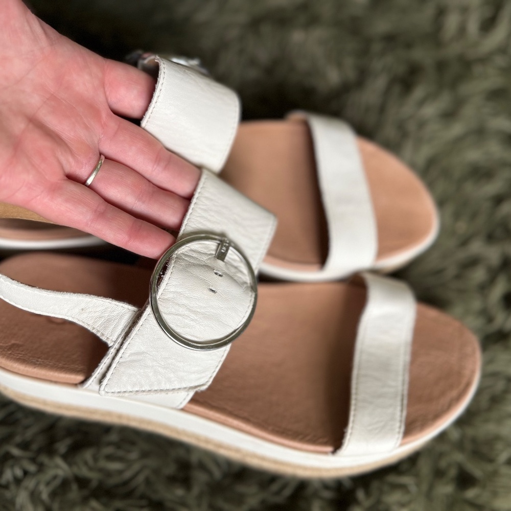 UGG Sandals Size 10 Platform White - Picture 9 of 9
